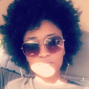 Meet your Posher, Andrea